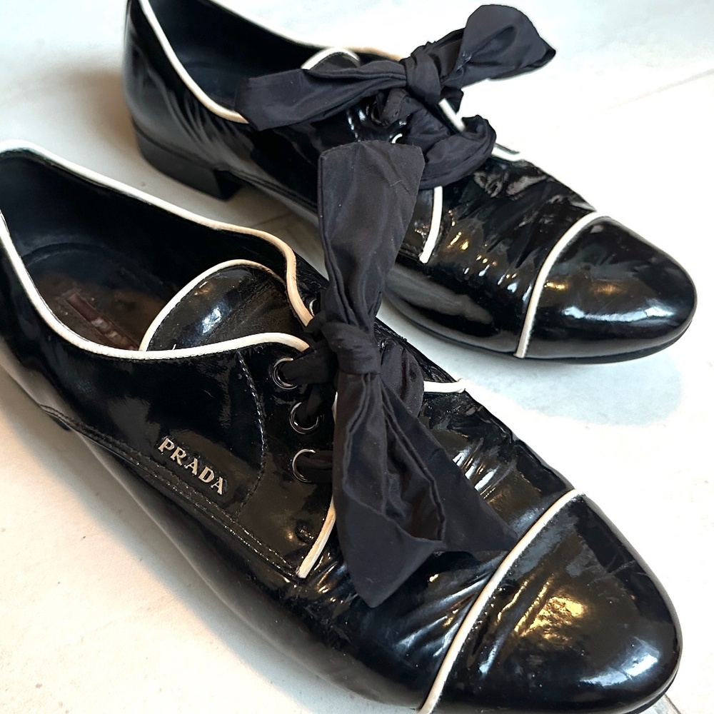 🖤🎀 PRADA Patent Leather Bow Oxfords Loafers - Size 36.5 🎀🖤
